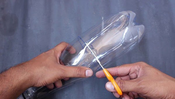 Tự chế máy hút bụi từ vỏ chai nhựa